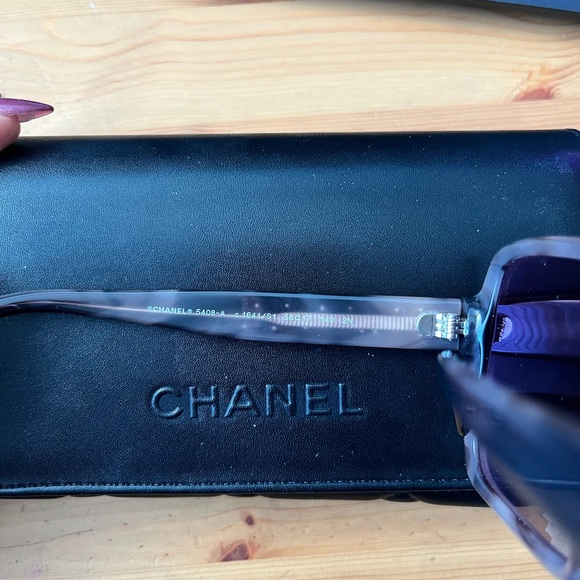 Authentic Chanel sunglasses in Purple/Burgundy - Picture 4 of 8